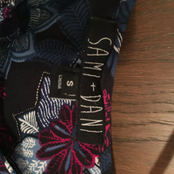 Sami + Dani Print Blouse with Tie and Buttons - Picture 2 of 3